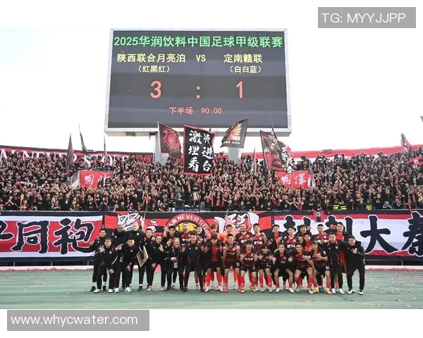 球星赠送足球温暖球迷心：跨越国界的爱与激情传递